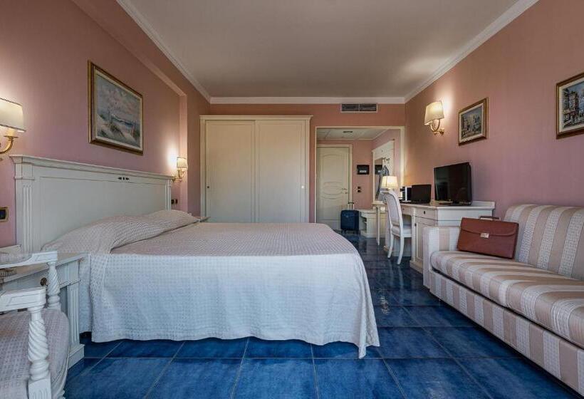 اتاق استاندارد چهار تخته, Salice Resort