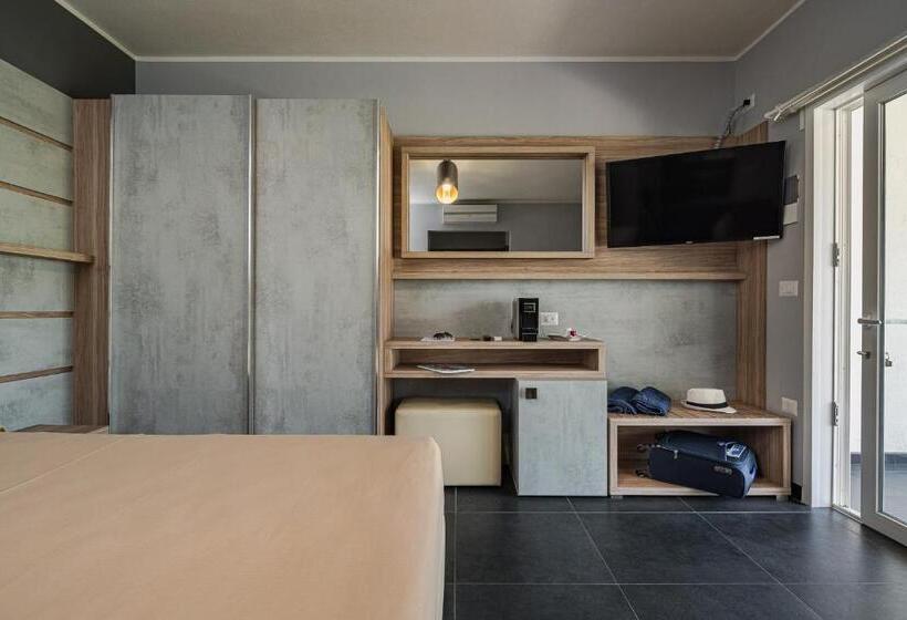 اتاق یک تخته با چشم‌انداز باغ, Salice Resort