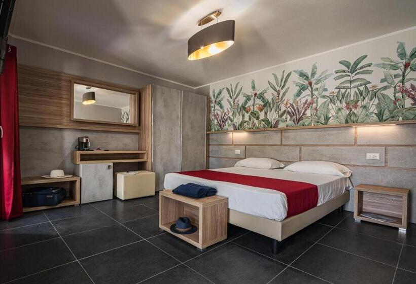 اتاق استاندارد چهارنفره با چشم‌انداز باغ, Salice Resort