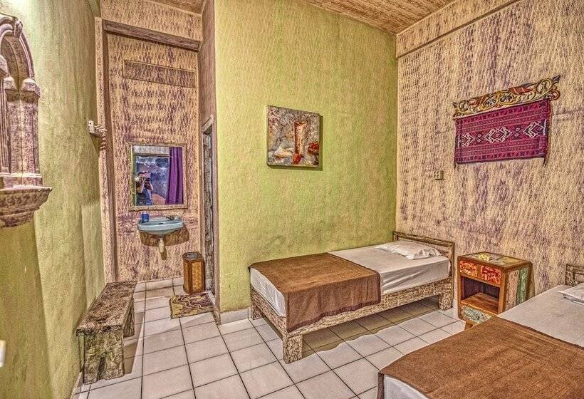 Номер Economy, Lovina Central Hostel