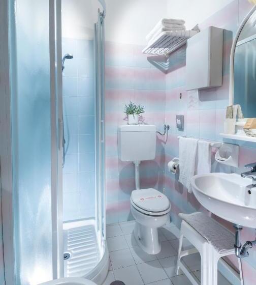 اتاق اساندارد با چشمانداز جانبی به دریا, Astoria