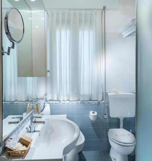 Quarto standard vista mar lateral, Astoria