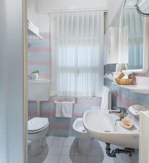 اتاق استاندارد با چشمانداز دریا, Astoria