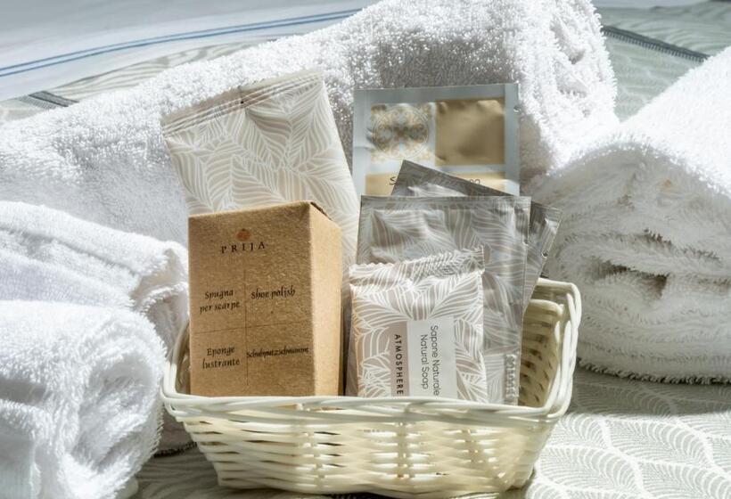 اتاق استاندارد چهارنفره با چشمانداز جانبی دریا, Astoria