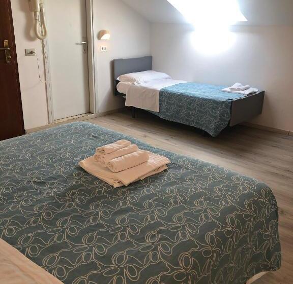 Economy Triple Room, Del Falco