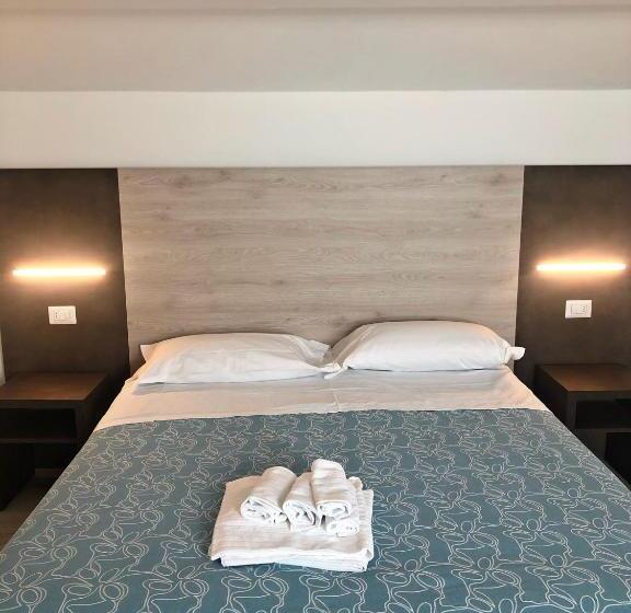 Economy Triple Room, Del Falco