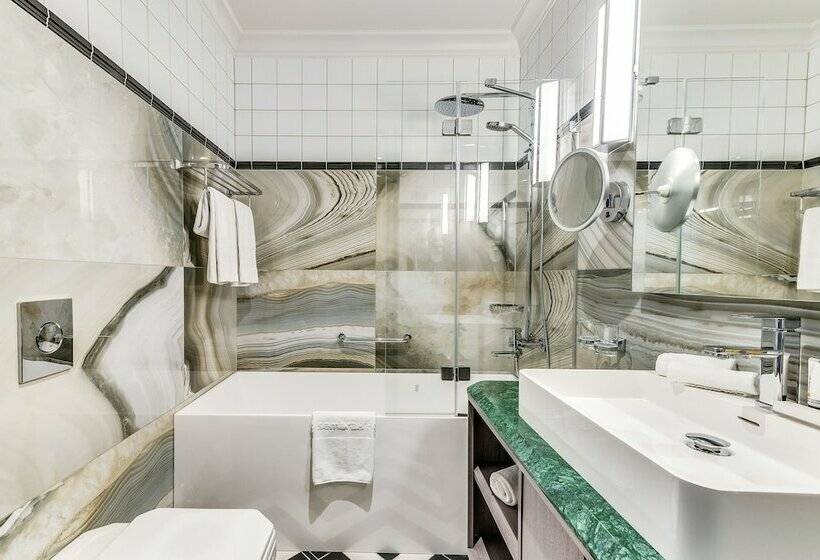 اتاق استاندارد, Grand Poet Hotel And Spa By Semarah