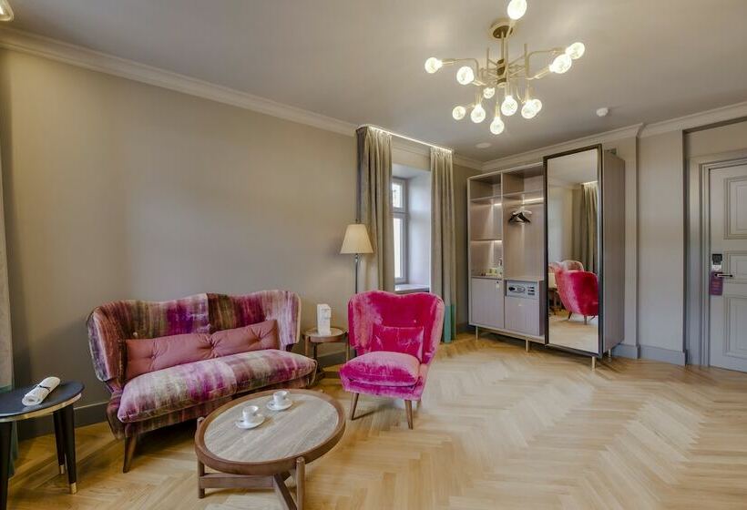 اتاق استاندارد, Grand Poet Hotel And Spa By Semarah