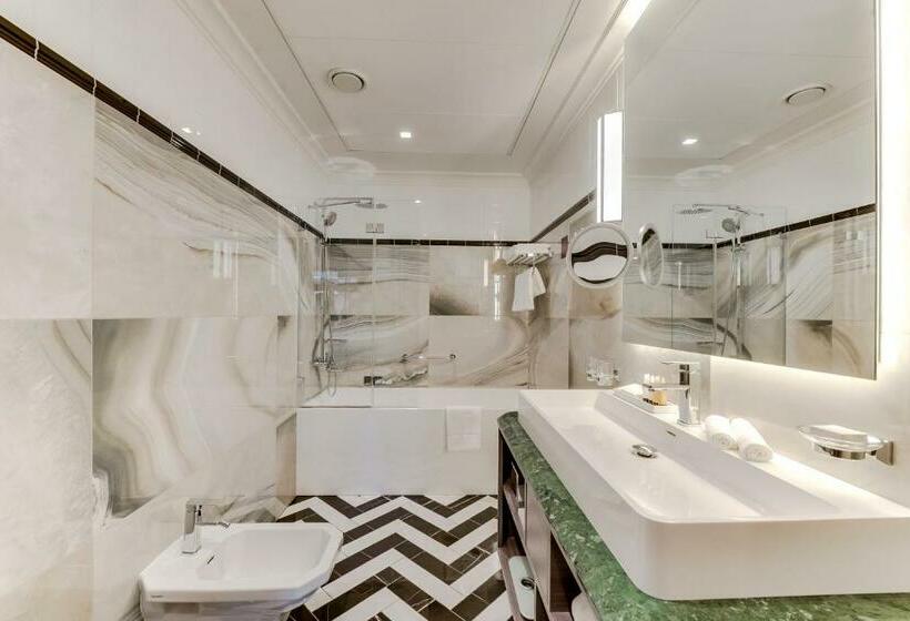 Junior Suite, Grand Poet Hotel And Spa By Semarah