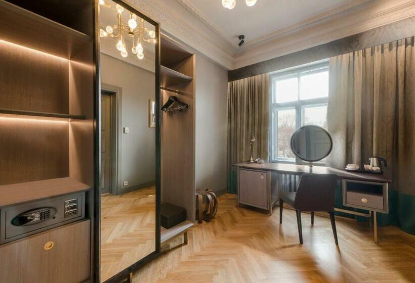 Suite, Grand Poet Hotel And Spa By Semarah