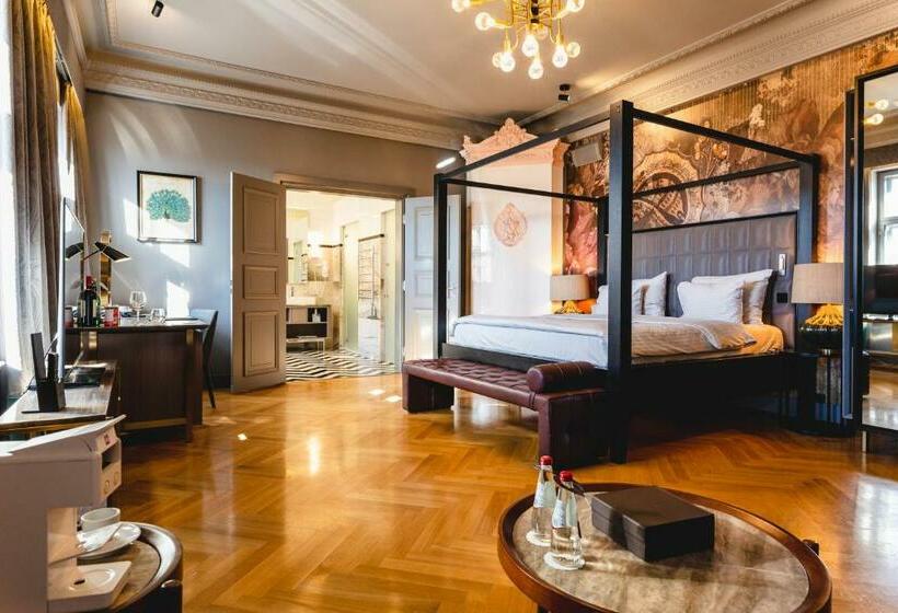 سوییت, Grand Poet Hotel And Spa By Semarah