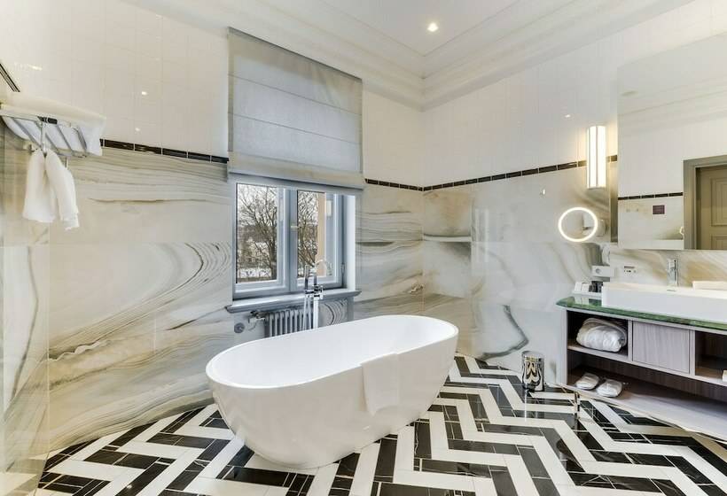 سوییت, Grand Poet Hotel And Spa By Semarah