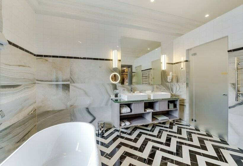 سوییت, Grand Poet Hotel And Spa By Semarah