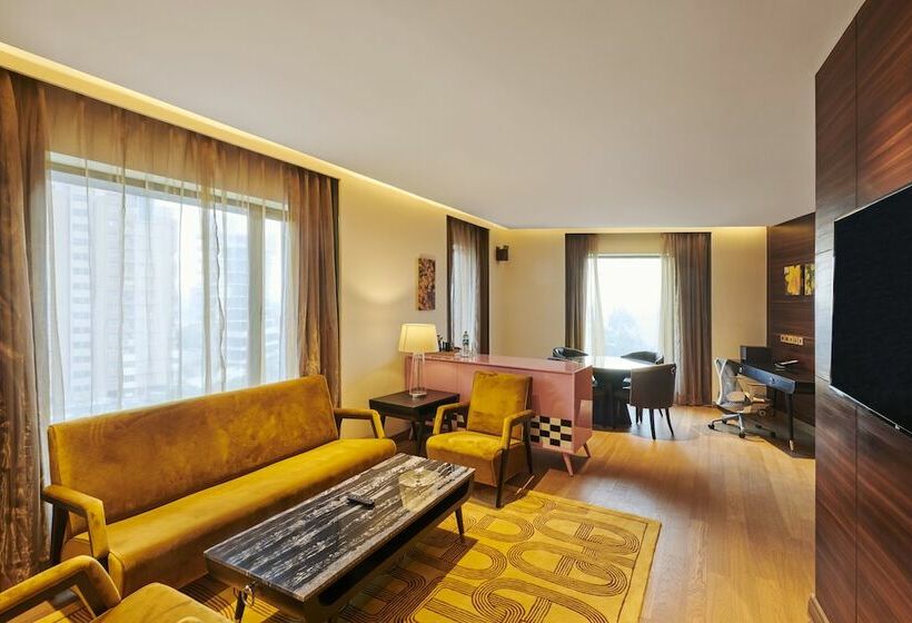 Президентский Люкс, Hilton Garden Inn Lucknow