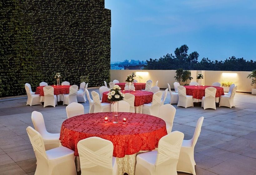 Президентский Люкс, Hilton Garden Inn Lucknow