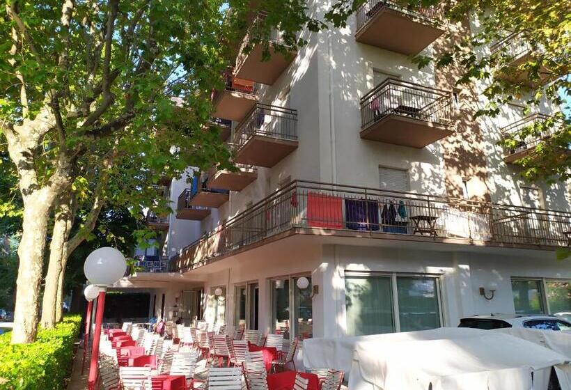 4인용 스탠다드 룸, Irene