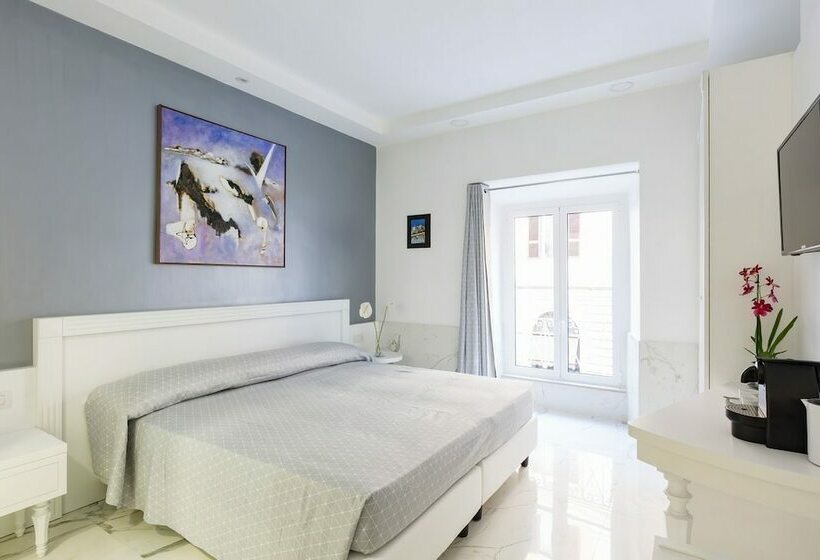 اتاق سوپریور, Little Aurelius