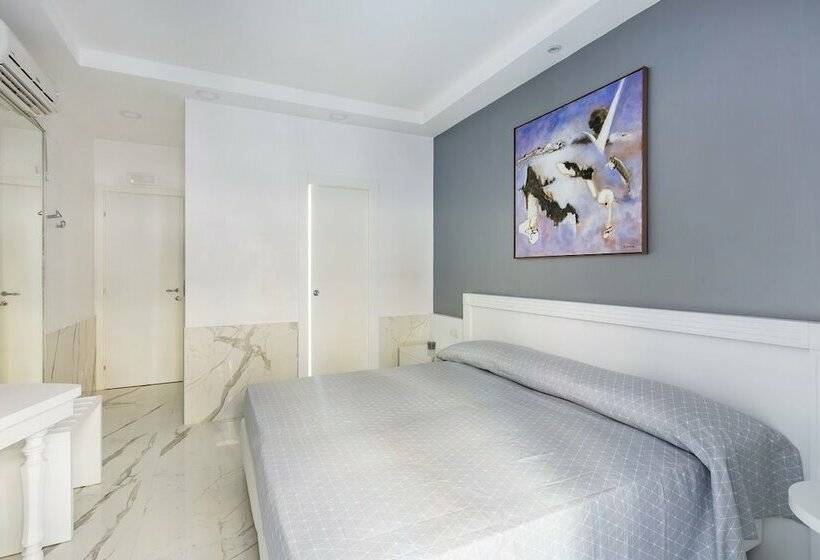 اتاق استاندارد, Little Aurelius