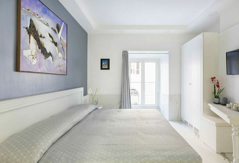 اتاق سوپریور, Little Aurelius