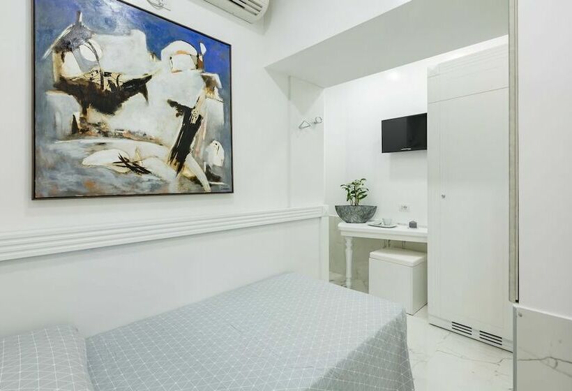 اتاق استاندارد یک نفره, Little Aurelius