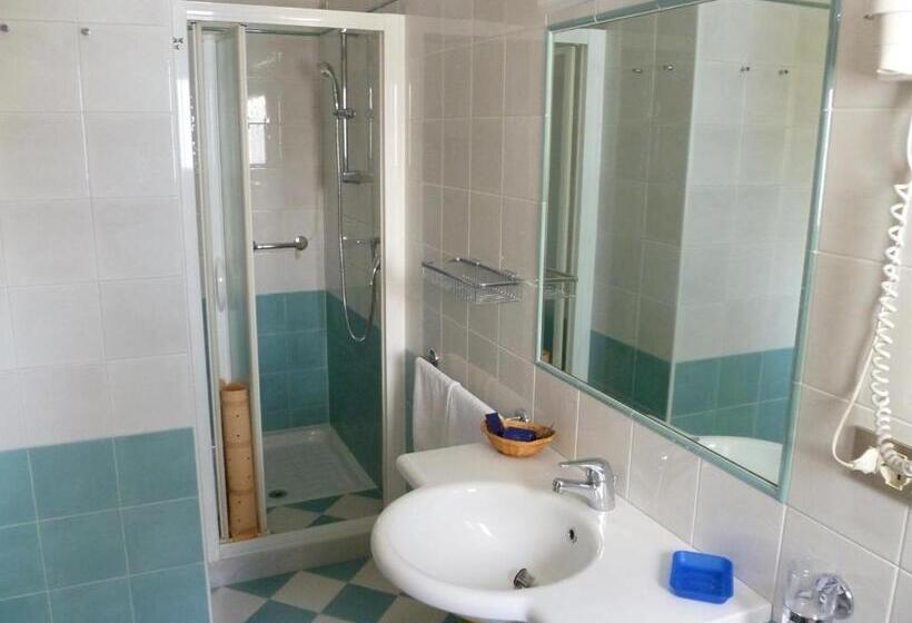 Pokój Trzyosobowy Standard z Balkonem, Miramare