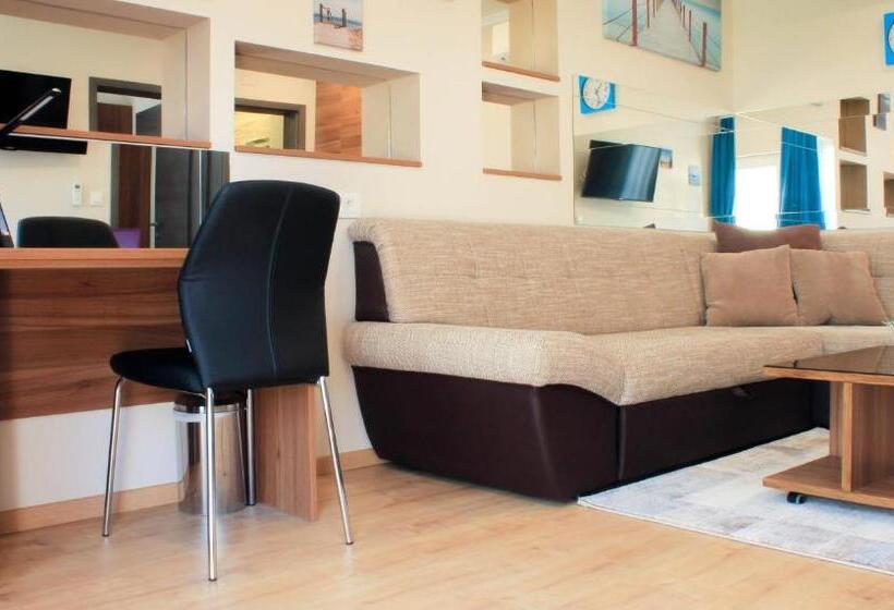 Апартаменты 1 Спальня с Террасой, Rooms Villa Oasiss