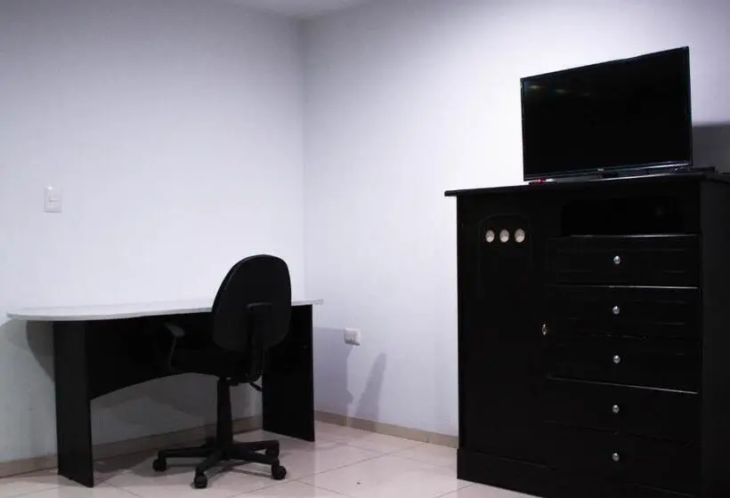 اتاق خانوادگی, Casa Galeana Centro Con Estacionamiento Privado