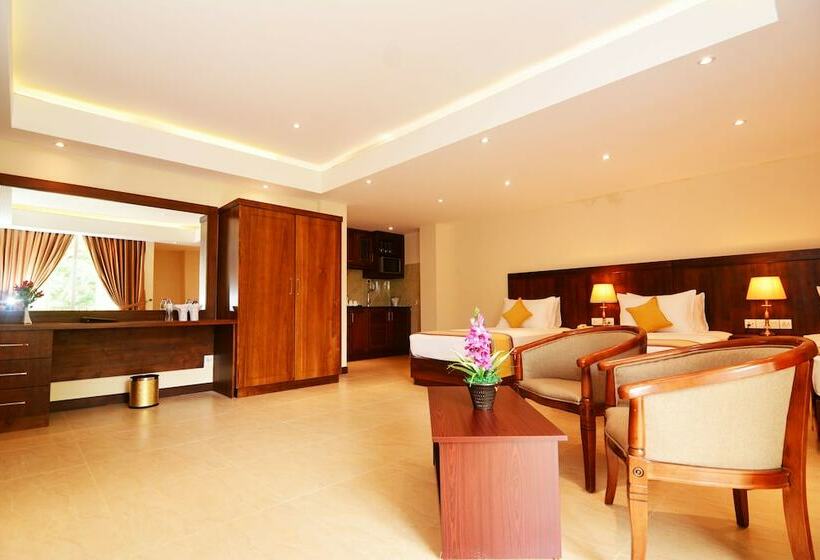 Трехместный Номер Deluxe, Grand 103