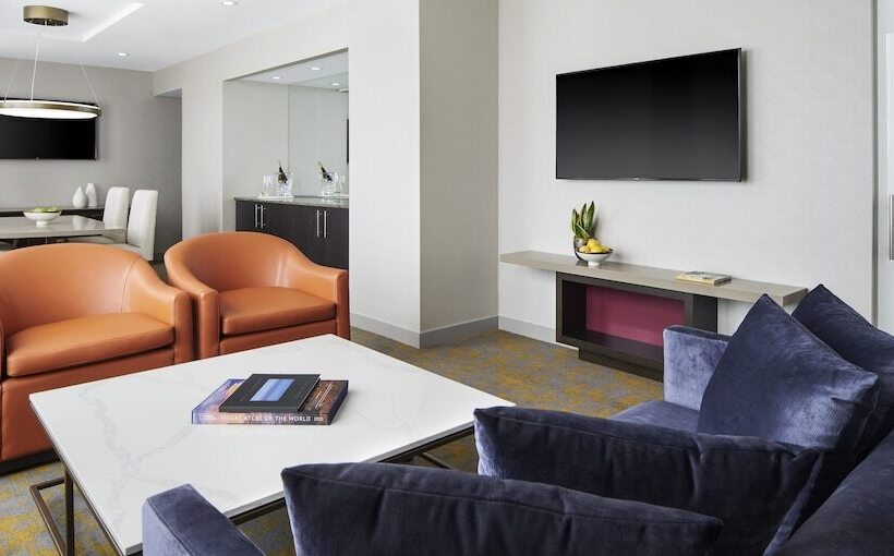 Suite Junior, X Toronto By Library Hotel Collection