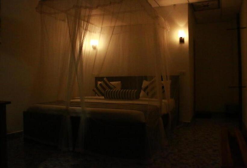 带大床的标准间, Different View