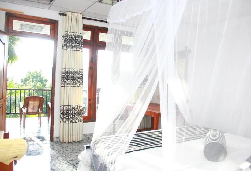 带大床的标准间, Different View