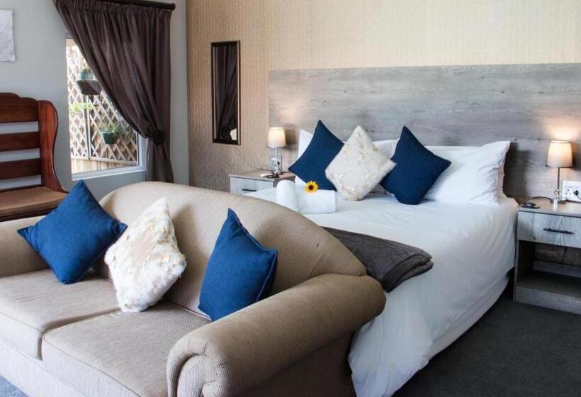 Семейный Номер, Mcallisters On 8th