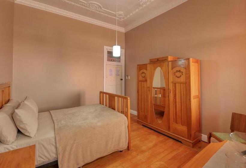 エコノミールーム, Corones