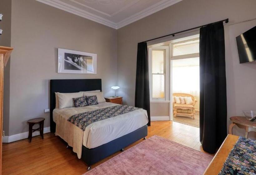 デラックスルーム, Corones