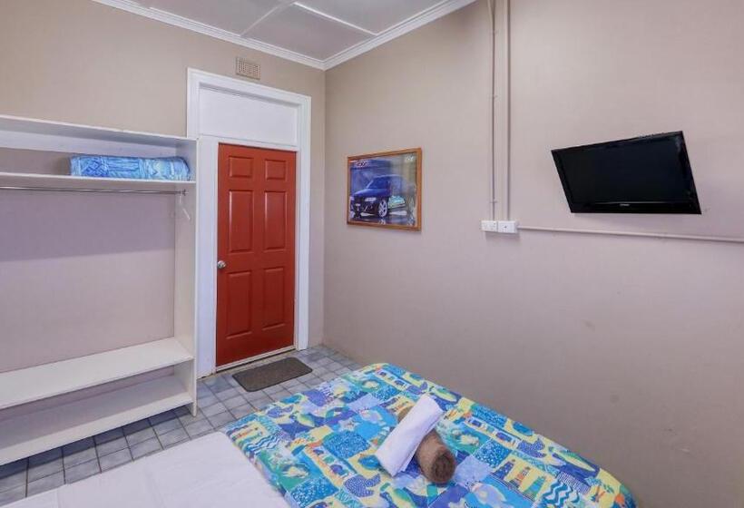 スタンダードトリプルルーム, Corones