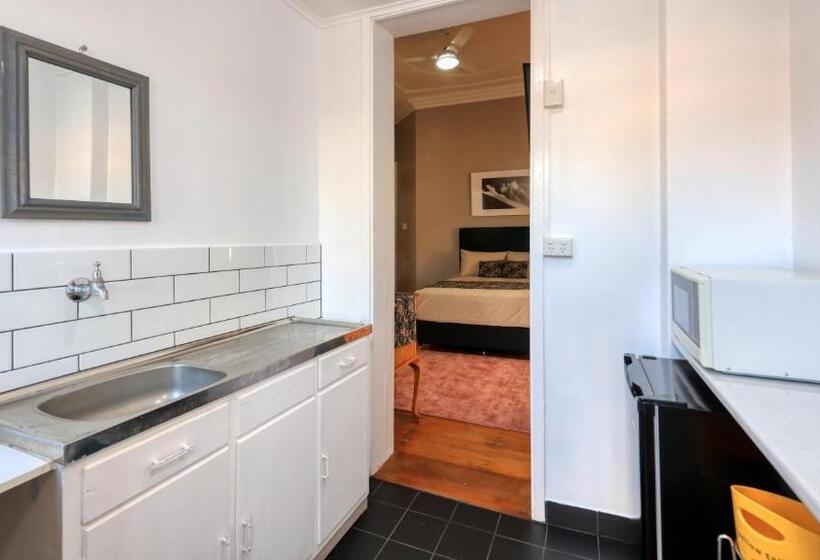 スタンダードトリプルルーム, Corones