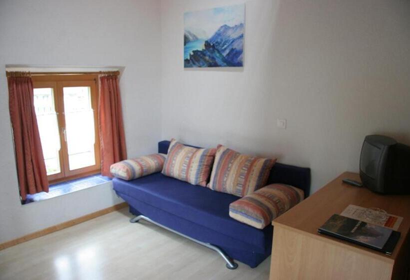 패밀리 룸, Hof Und Post