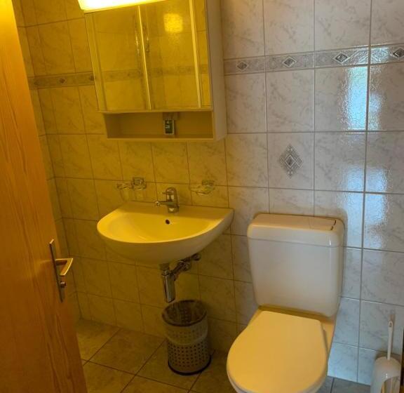 패밀리 룸, Hof Und Post