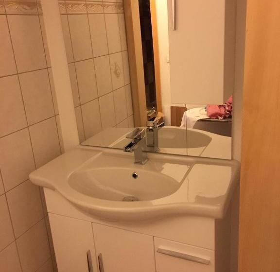 디럭스 스위트, Hof Und Post