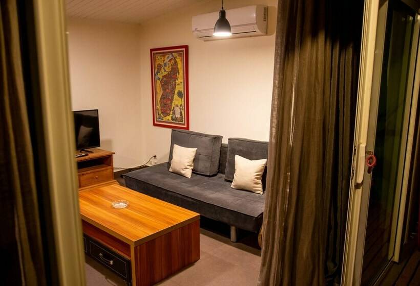 سوییت لوکس, La Villette