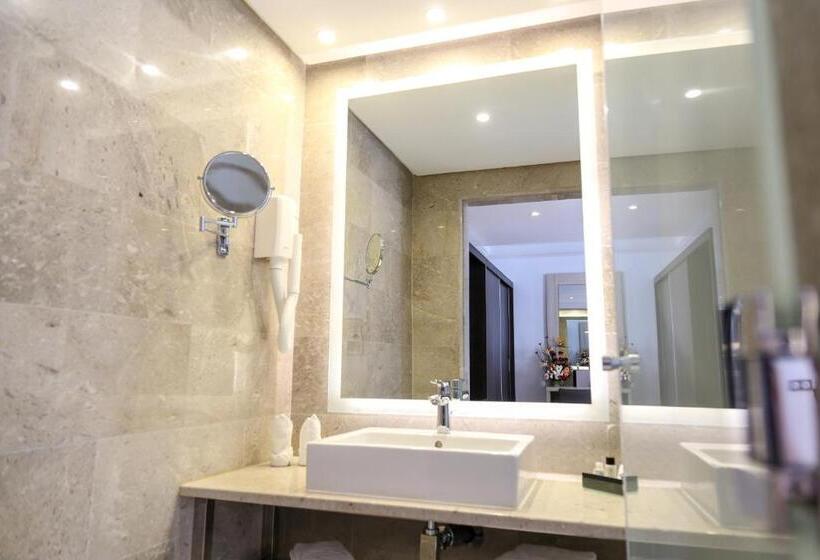 اتاق سوپریور با چشم‌انداز شهر, Radisson Hotel Sfax