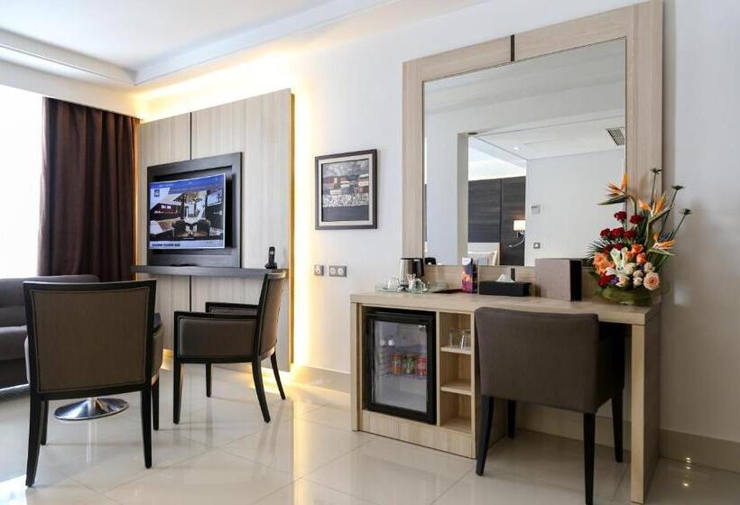 سوییت جونیور با چشم‌انداز شهر, Radisson Hotel Sfax