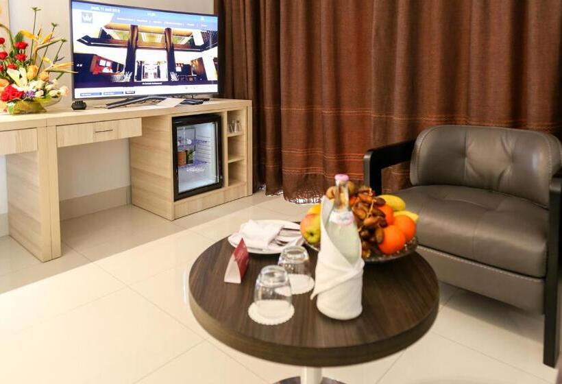 سوییت جونیور با چشم‌انداز شهر, Radisson Hotel Sfax