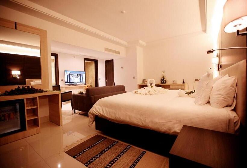 سوییت جونیور با چشم‌انداز شهر, Radisson Hotel Sfax