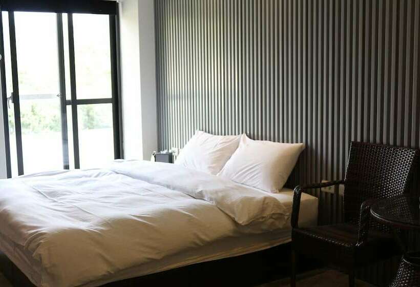 اتاق لوکس, Dou House