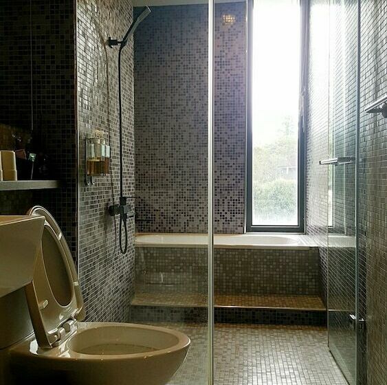 اتاق لوکس, Dou House