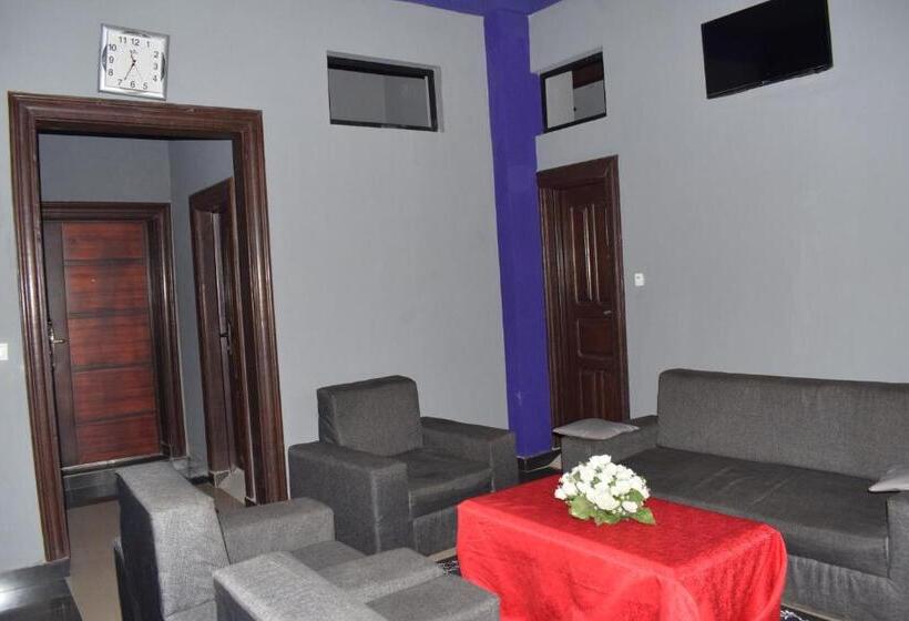 اتاق خانوادگی, Kangaroo Bujumbura