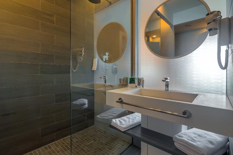 חדר סופריור עם מרפסת, Nyota Hotel & Conference Center