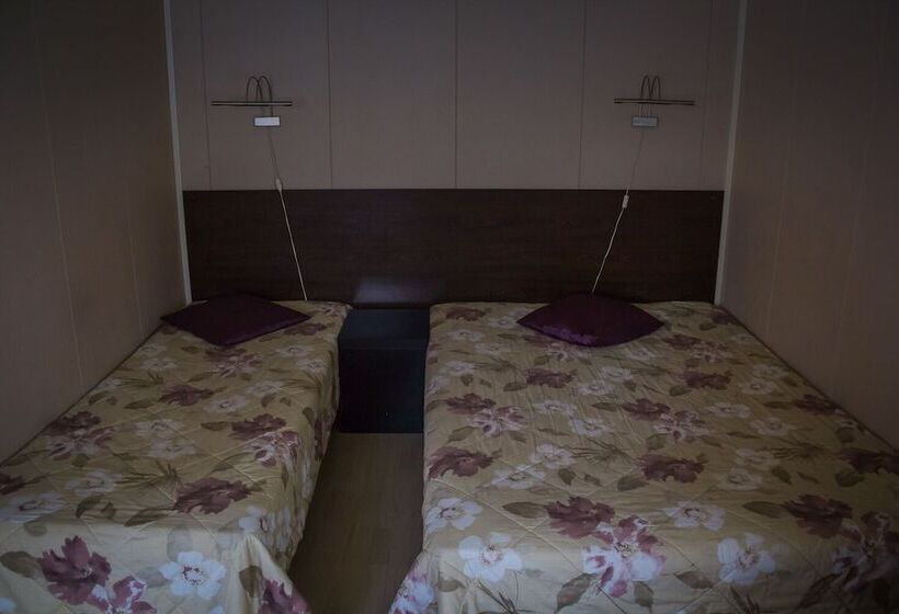 חדר סטנדרט לארבעה, Motelli Rovaniemi