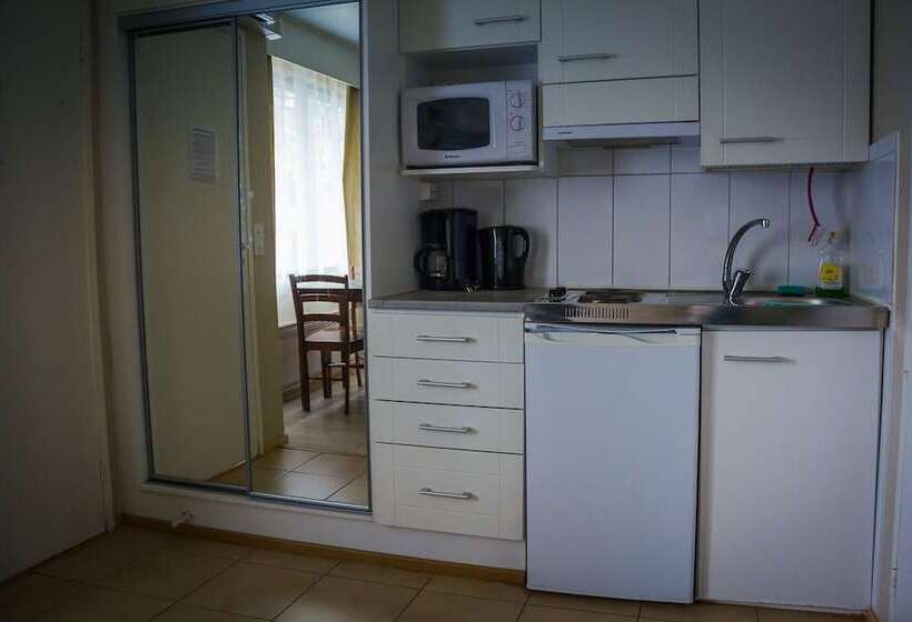 חדר אקונומי לשלושה, Motelli Rovaniemi